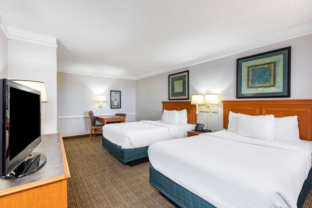 La Quinta Inn El Paso West 23/50