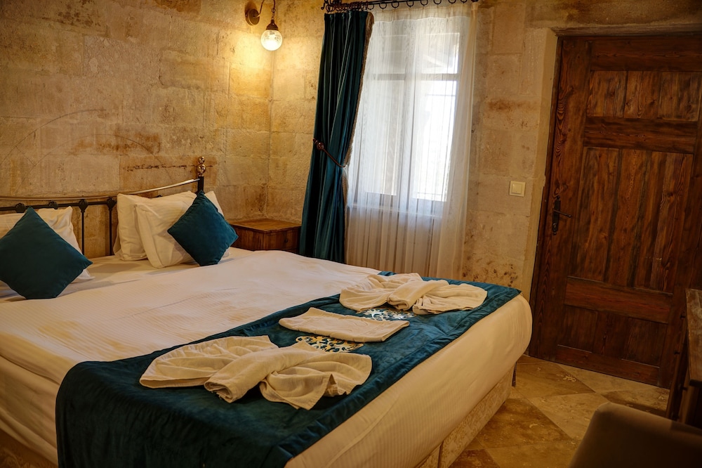 Elegance Cave Suites 15/47