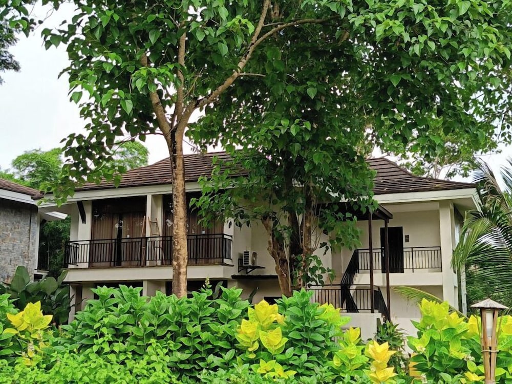 Tag Resort Coron 72/81