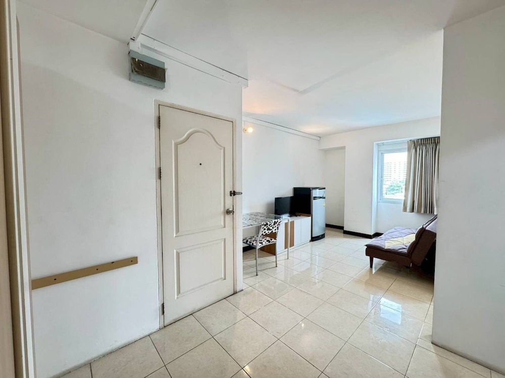 Capital O 411 Grandview Condo 15 30/58