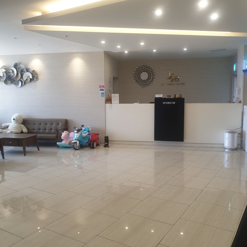Jnb Family Hotel 8/50