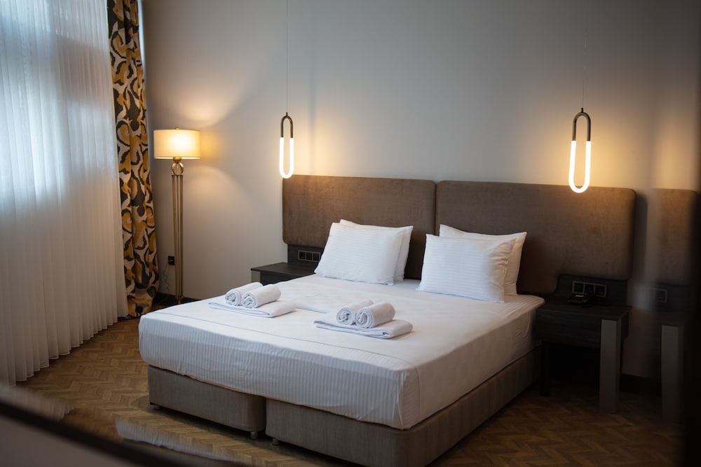V CENTER HOTEL 34/65