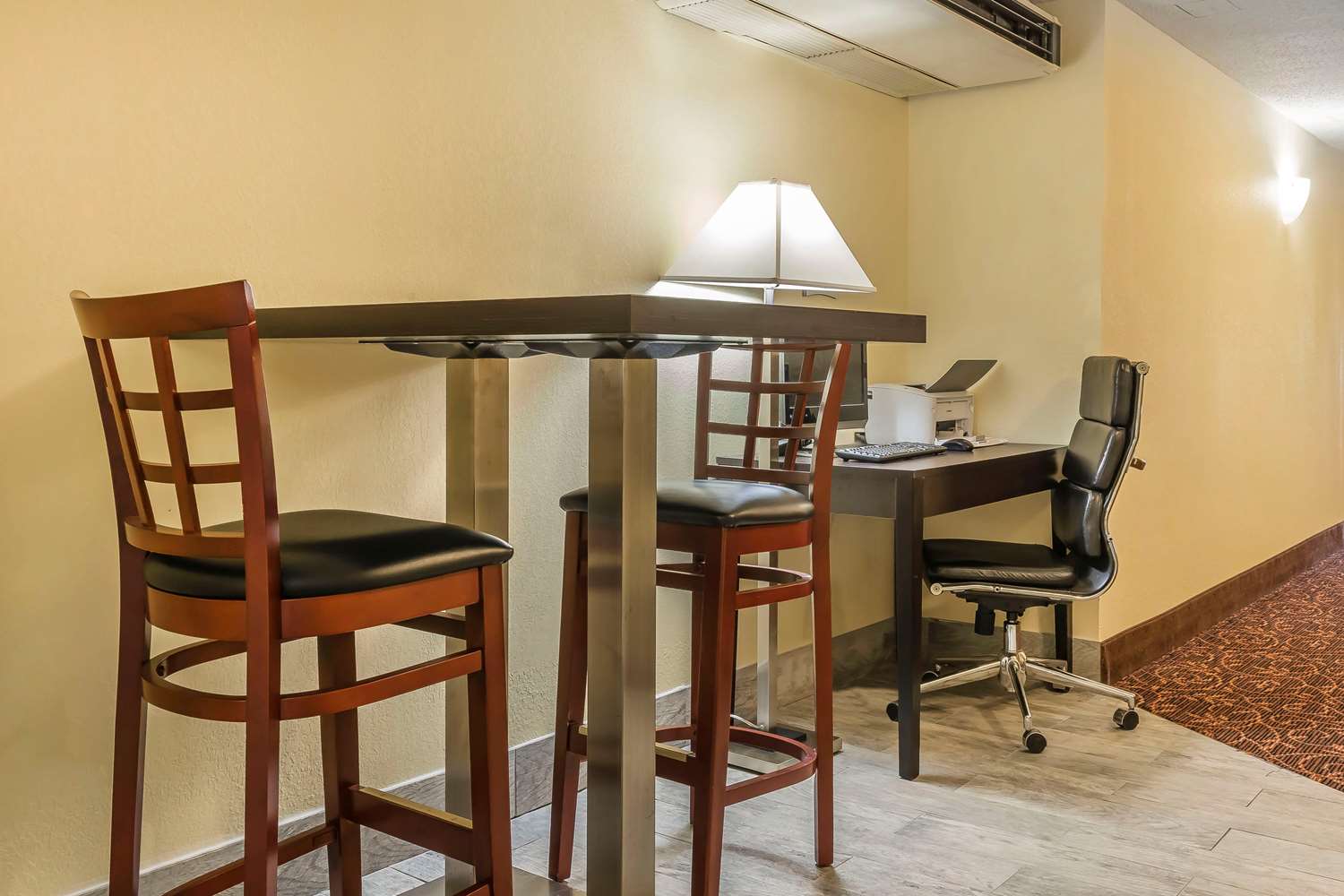 Quality Inn & Suites Pittsburgh Harmarville 10/17