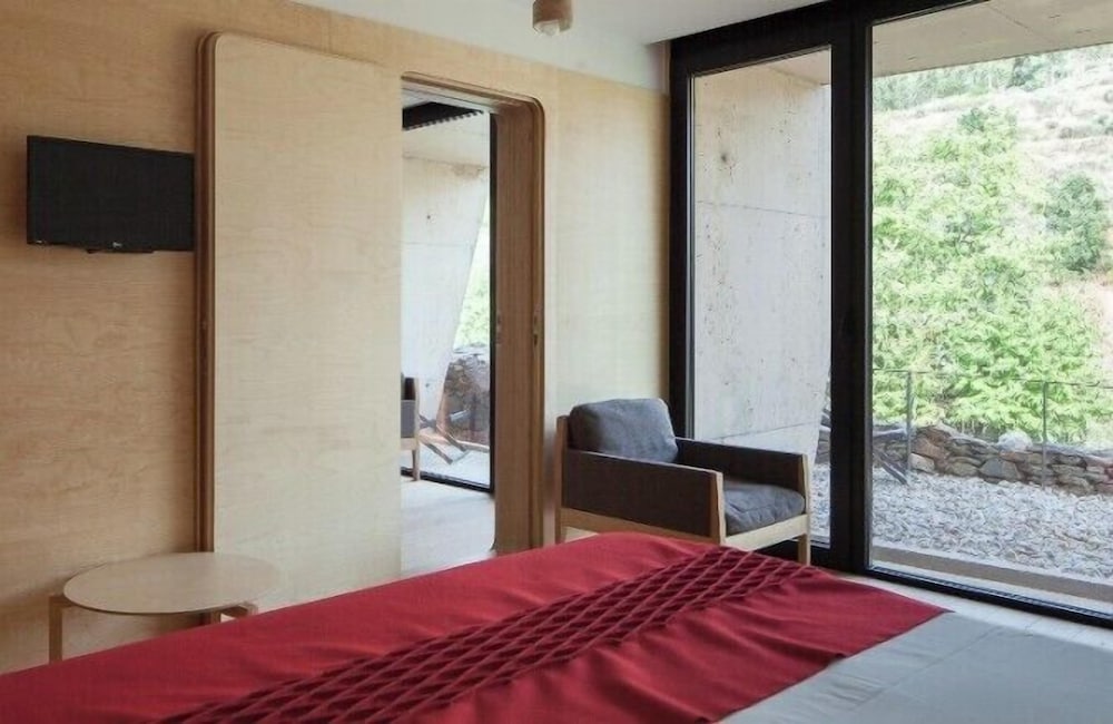 جناح سوبيريور عائلي بسرير مزدوج وسريرين منفصلين، Colmeal Countryside Hotel 2/2