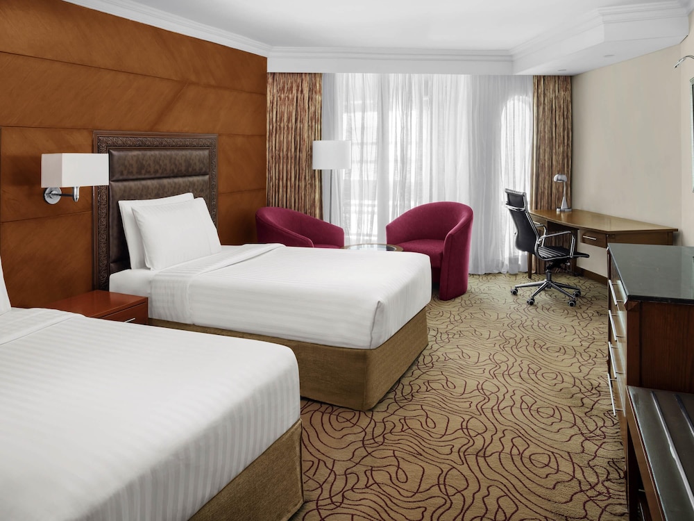 EXECUTIVE, TWIN BEDS