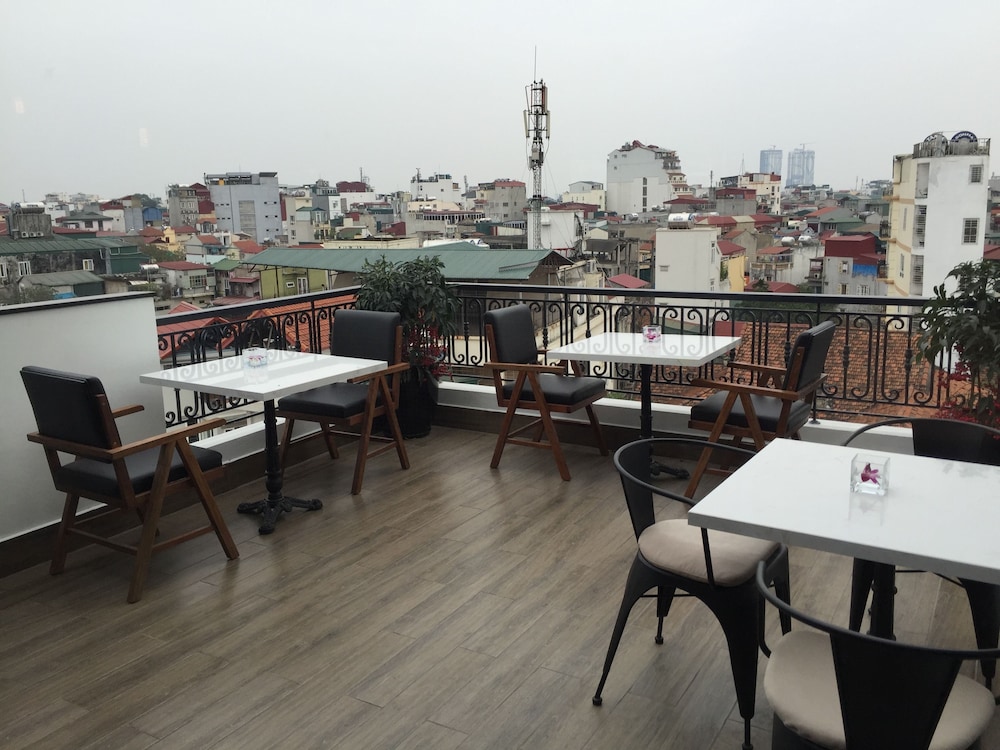 Bespoke Trendy Hotel Hanoi 40/50