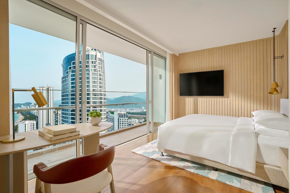 Regency, Suite, King Bed, Ocean View