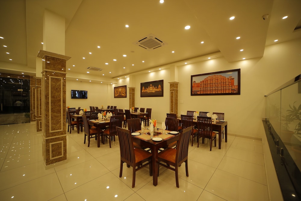 The Amer Valley By Parfait Jaipur 36/49