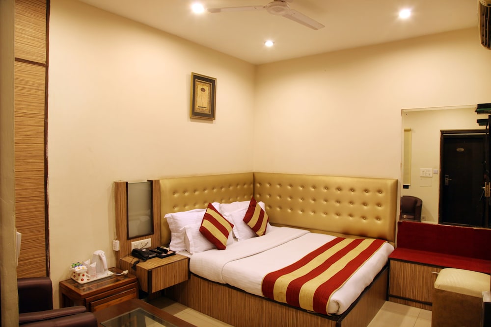 RUPAM HOTEL 20/72