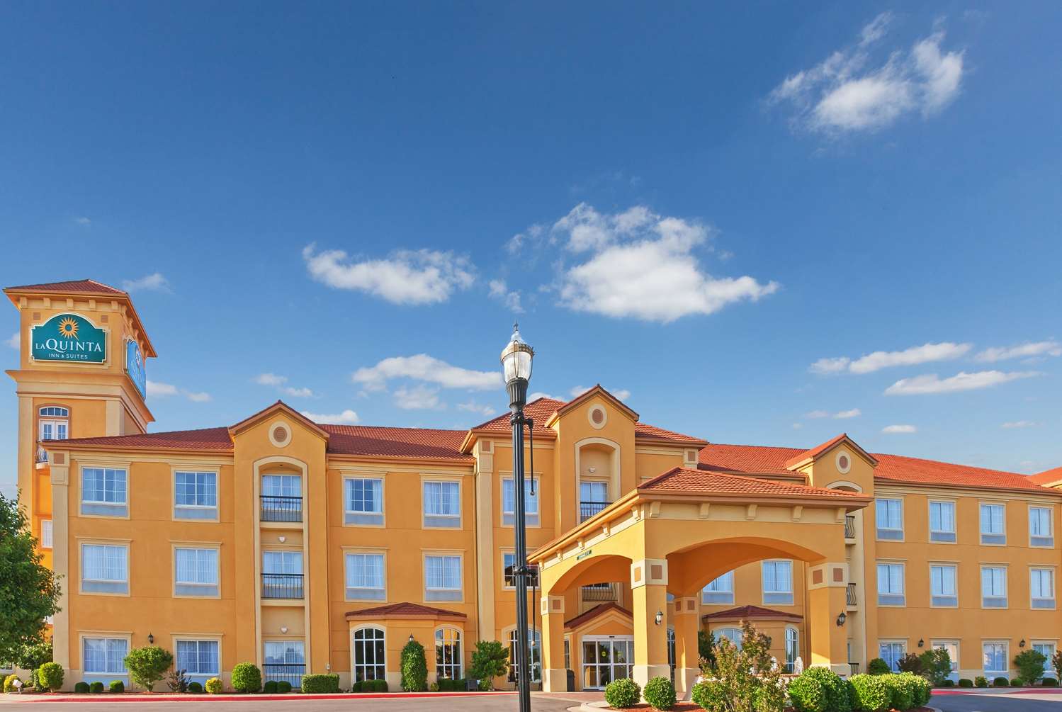 La Quinta Inn & Suites by Wyndham OKC North - Quail Springs 2/10