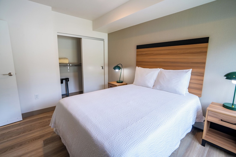 Room, Single, 2 Queen Beds, Mountain View, Balcony