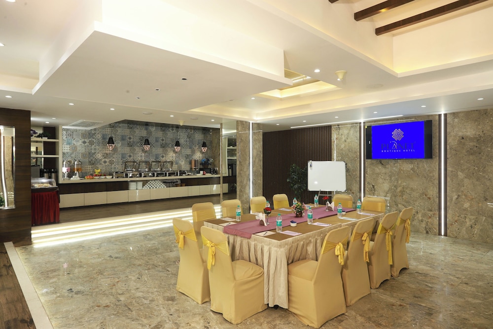 Oyo Premium 091 Vile Parle East 12/50