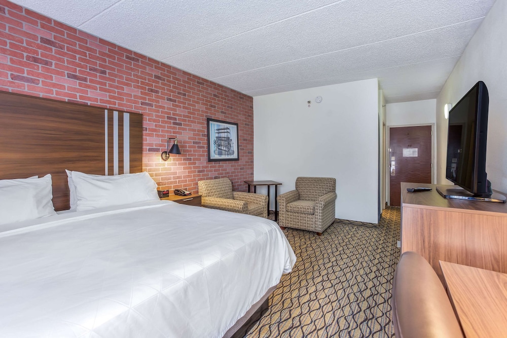 Burrstone Inn, an Ascend Collection Hotel 6/55