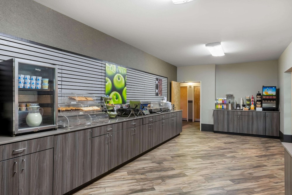 La Quinta Inn & Suites by Wyndham Fairbanks Airport 6/50