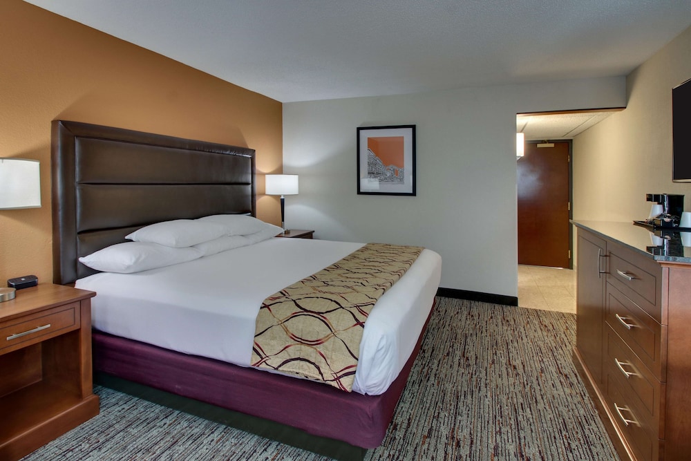 Drury Inn and Suites Evansville East 16/50