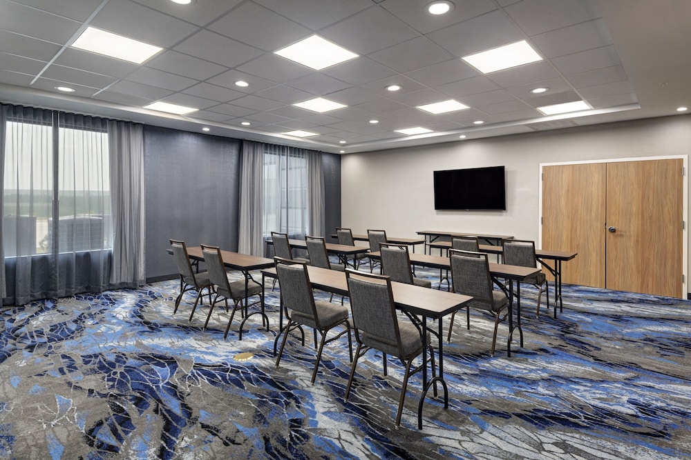 Fairfield Inn & Suites by Marriott Waller 23/28