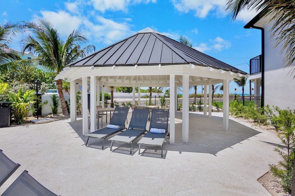 Tropic Isle Beach Resort 56/68