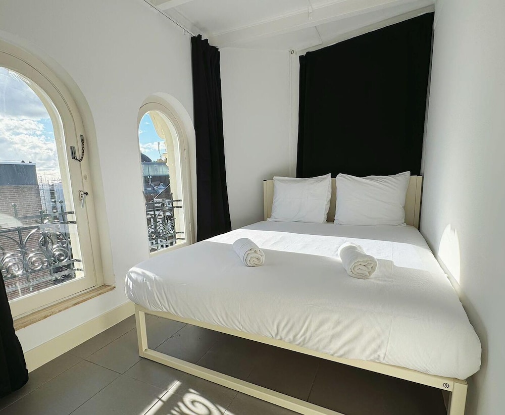Hotel Jimmy 4/44
