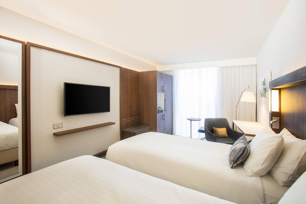 Courtyard By Marriott Edinburgh West 11/55