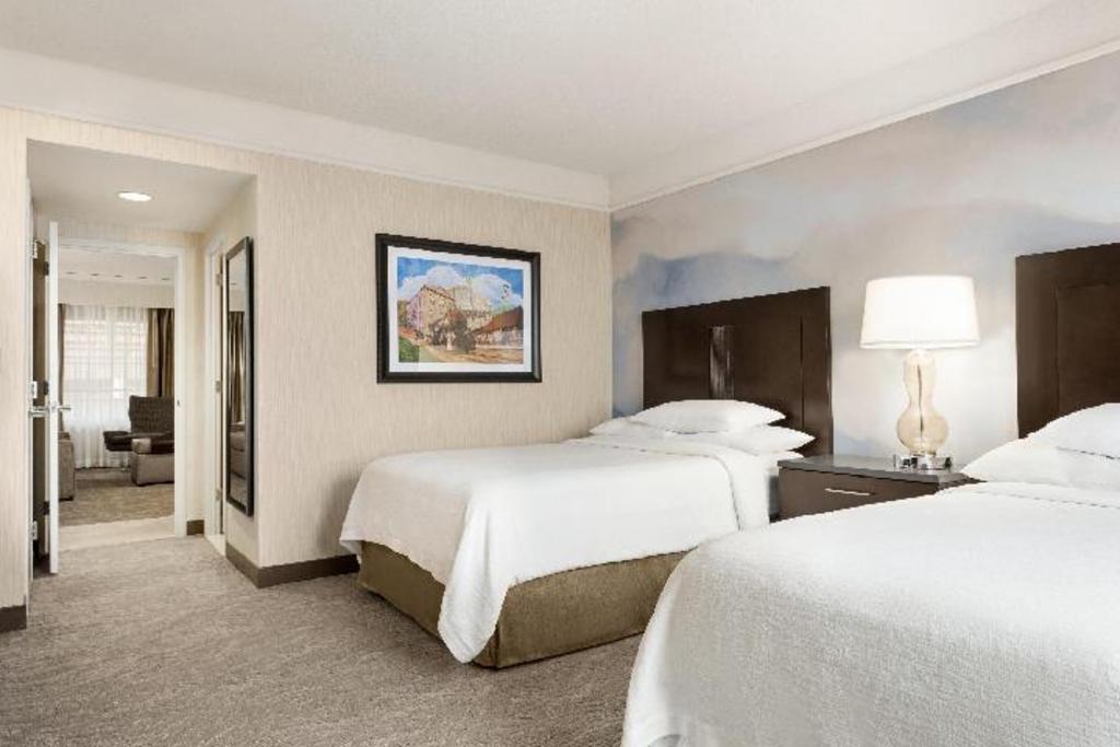 2 Bedrooms, 1 King and 2 Double Beds, 2 Bathrooms, Accessible