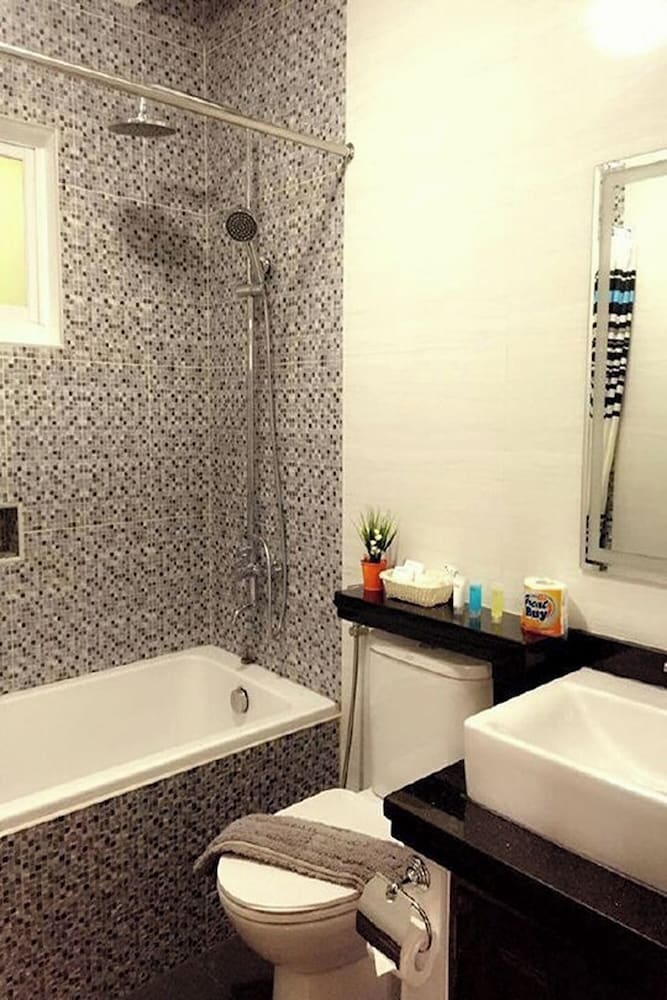 Jo Carter's Hotel & Suites 60/60