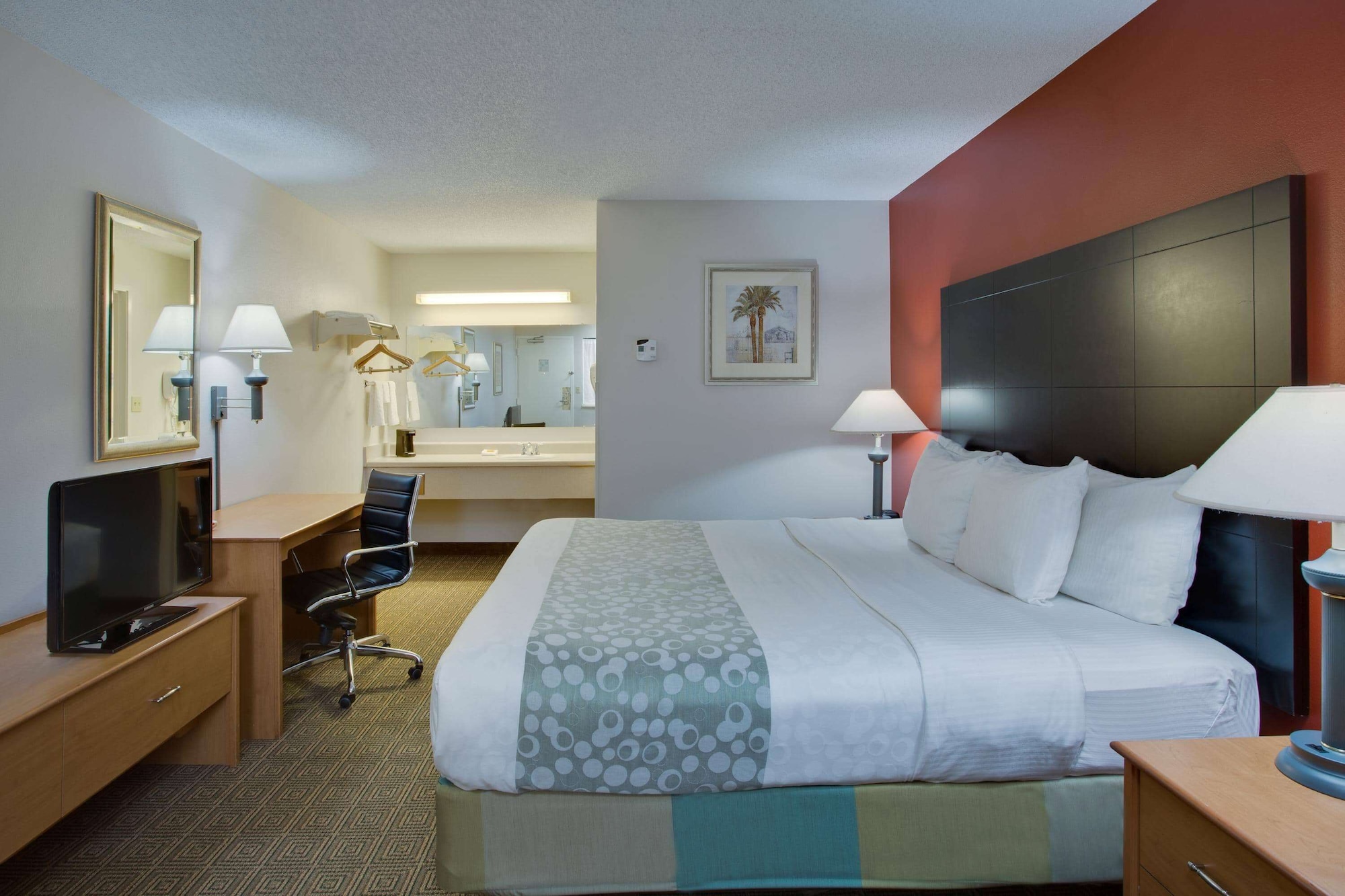 غرفة بسرير كينج، La Quinta Inn by Wyndham Tampa Near Busch Gardens 2/9