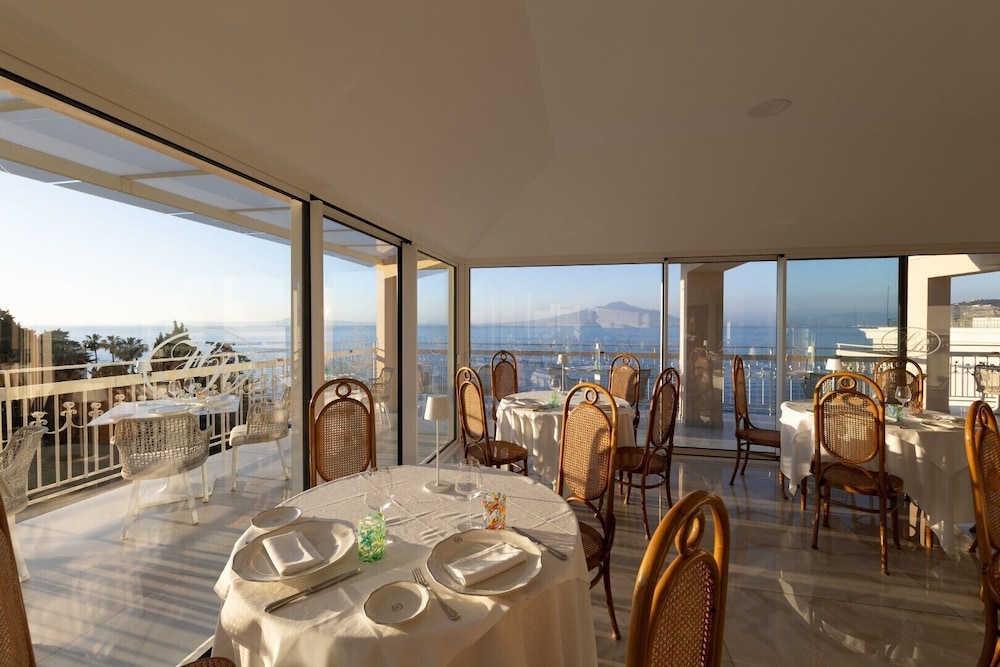 Hotel Regina Sorrento 54/72