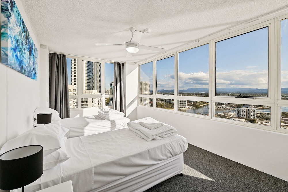 Condor Ocean View Apartments 8/74