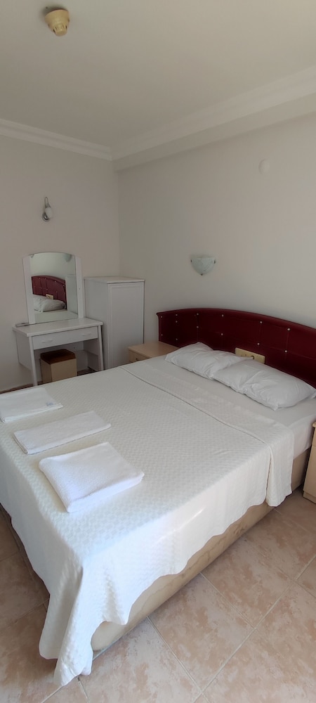 Basil's Apart Hotel 16/51