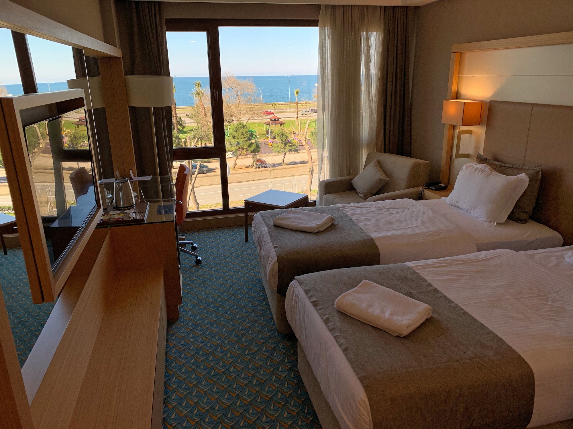 DELUXE, TWIN BEDS, SEA VIEW