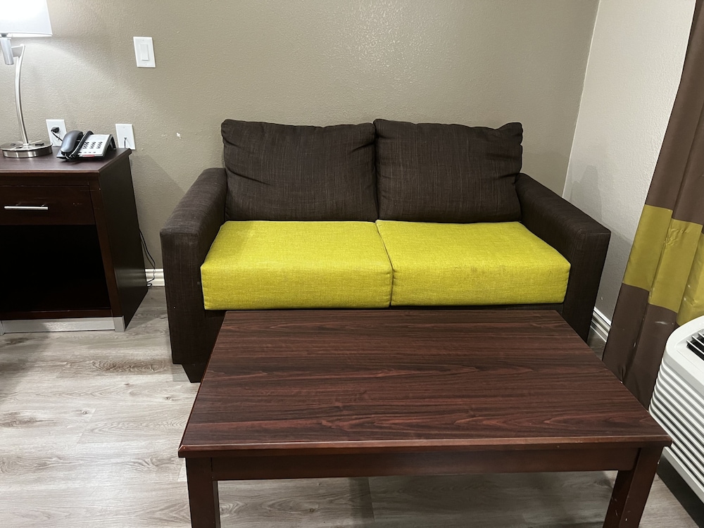 Super 8 By Wyndham Kingwood Houston North 24/36