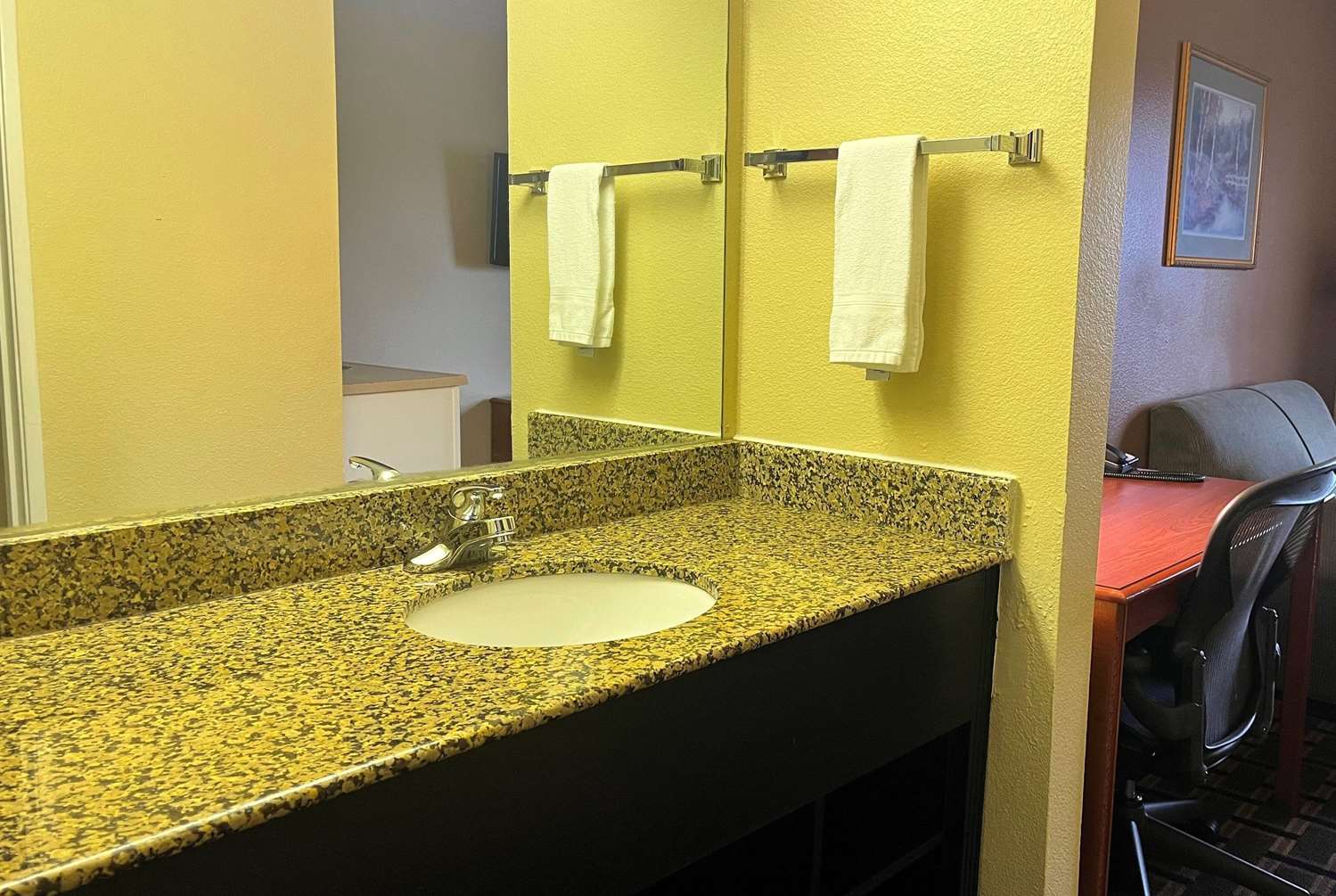 Super 8 By Wyndham Indianapolis/Ne/Castleton Area 13/15