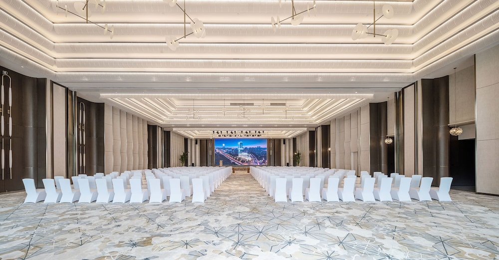 Grand Bay Hotel Chengdu 10/50