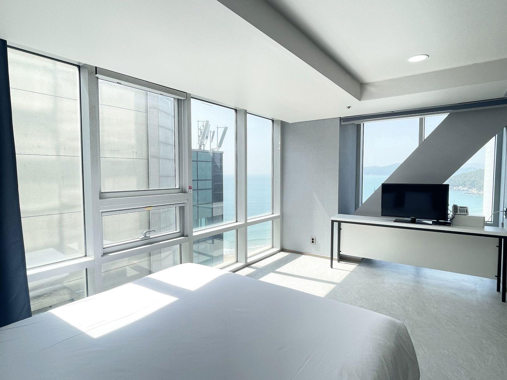 Renovated, Junior Suite, Partial Ocean View