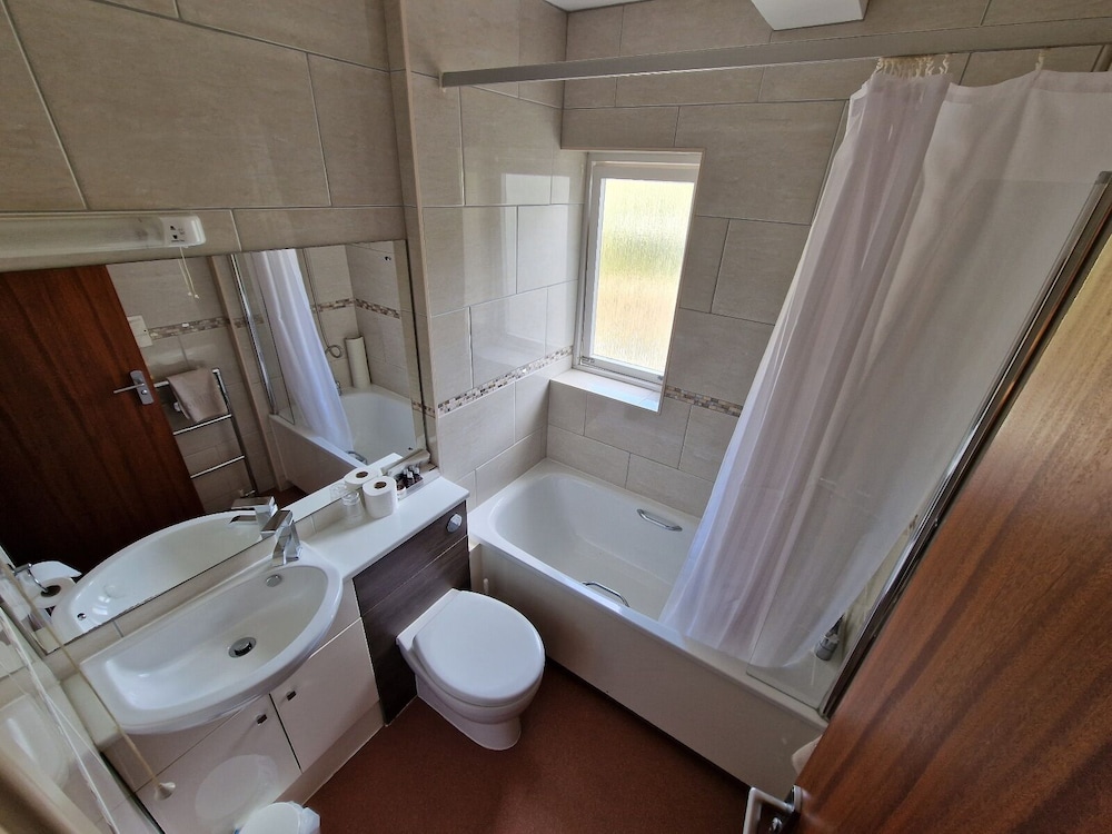 Grange Lodge Hotel 44/46