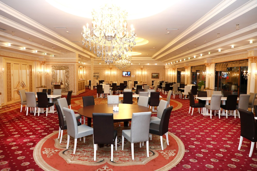Modern Hotel Baku 49/55