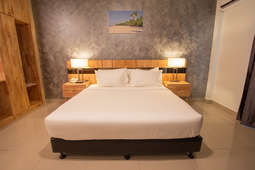 DELUXE KING ROOM