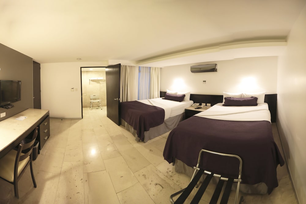 Hotel Senorial 32/56
