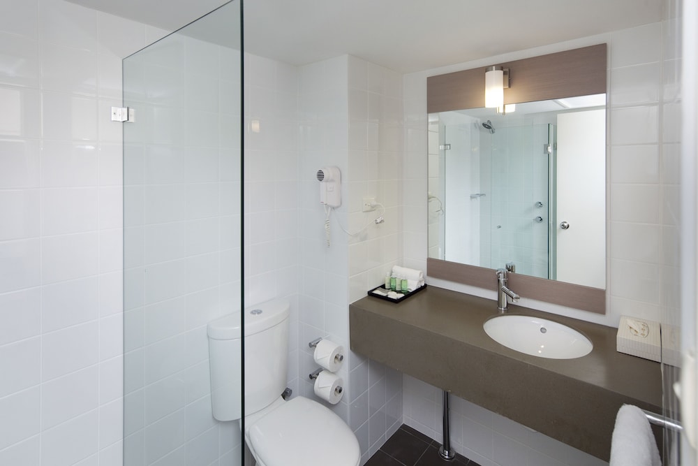 IBIS PERTH 18/70