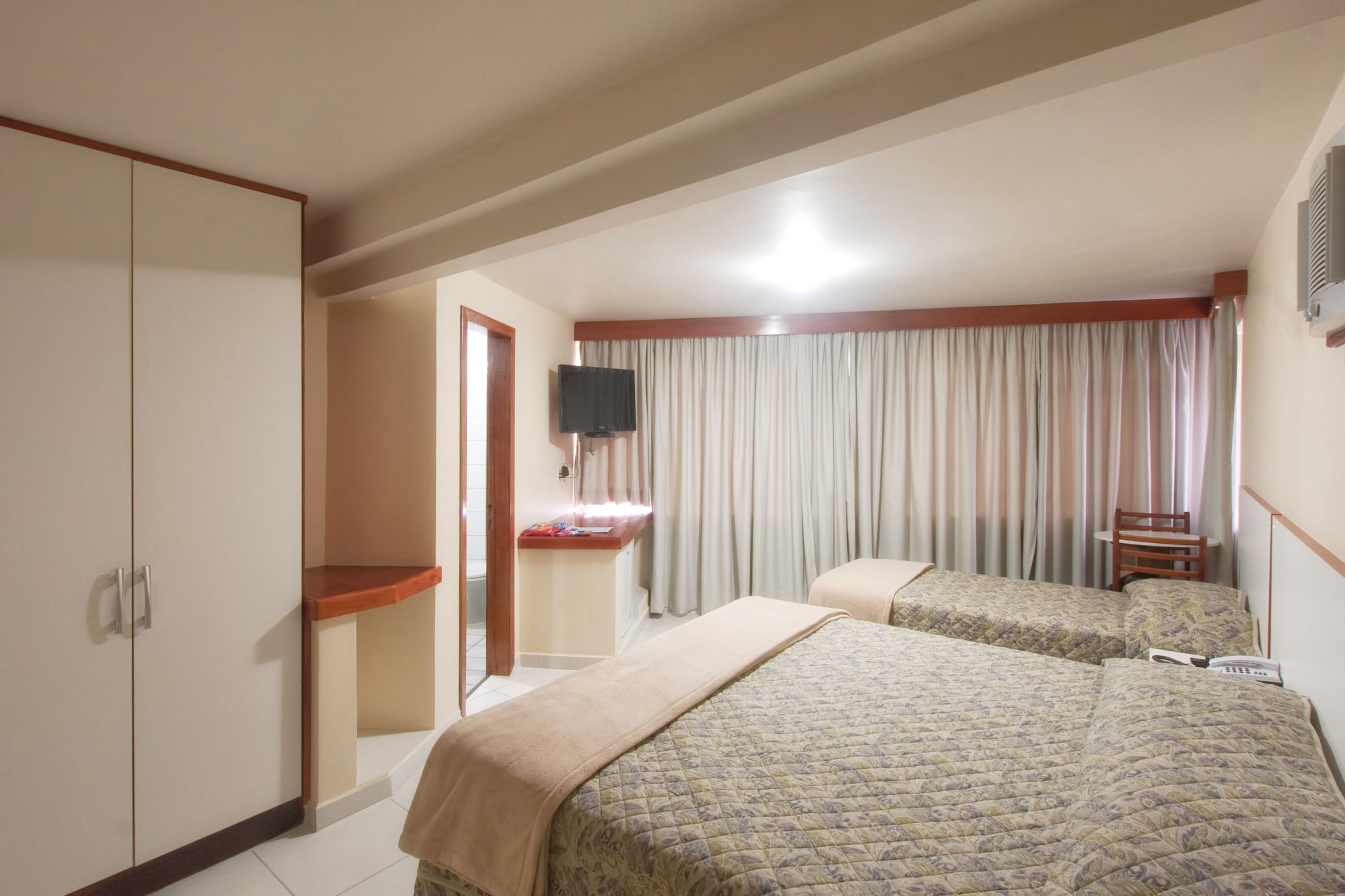 ROOM, TRIPLE