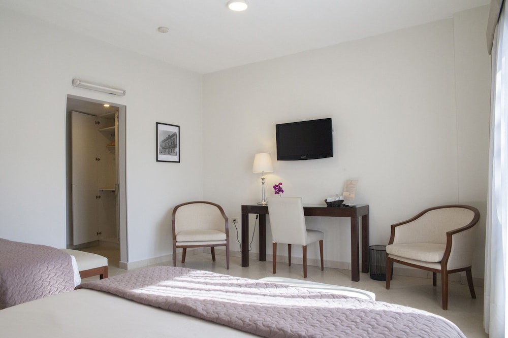 LAS LOMAS CASA HOTEL 29/75