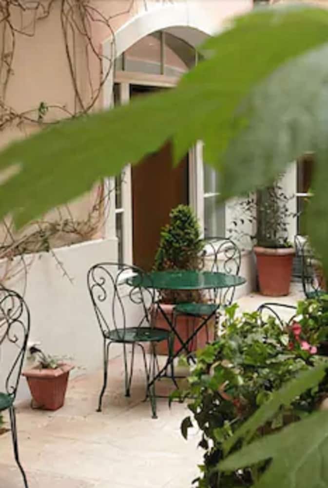Hotel Le Clos Medicis 30/43