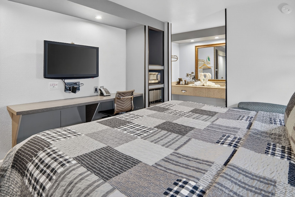 12 Oaks Hotel 34/50