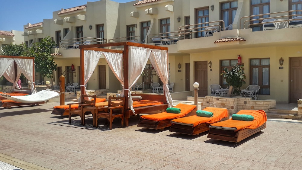 Cataract Lyalina Beach 28/44