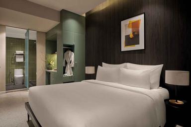 Studio, Queen Bed, No Window
