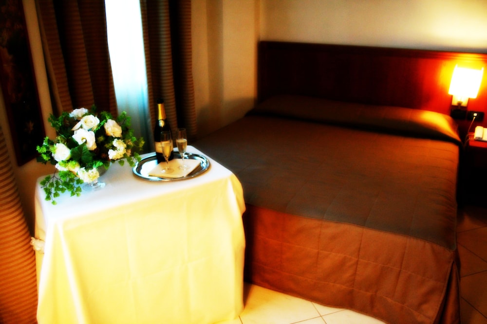 Hotel Parisi 6/67