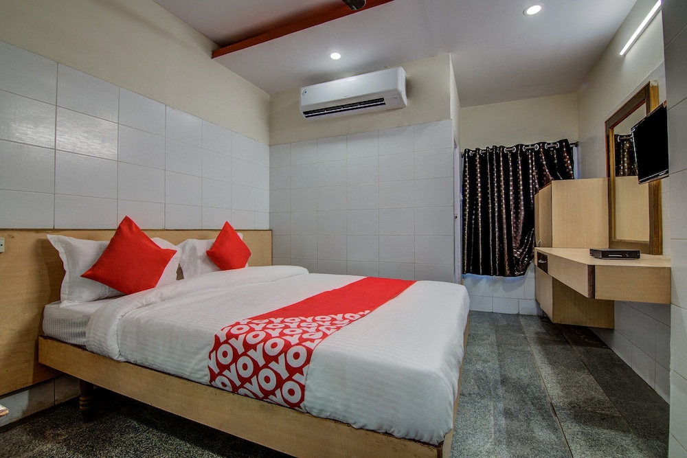 OYO 14669 Mayur's Residency 13/25