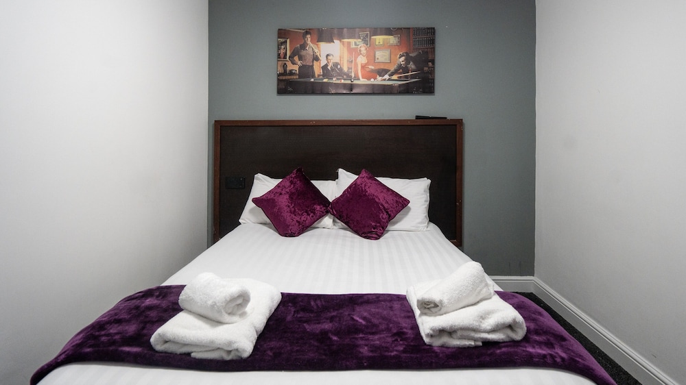 IBI Imperial Salford (ex Trivelles Hotel Manchester - Cross Lane) 32/62
