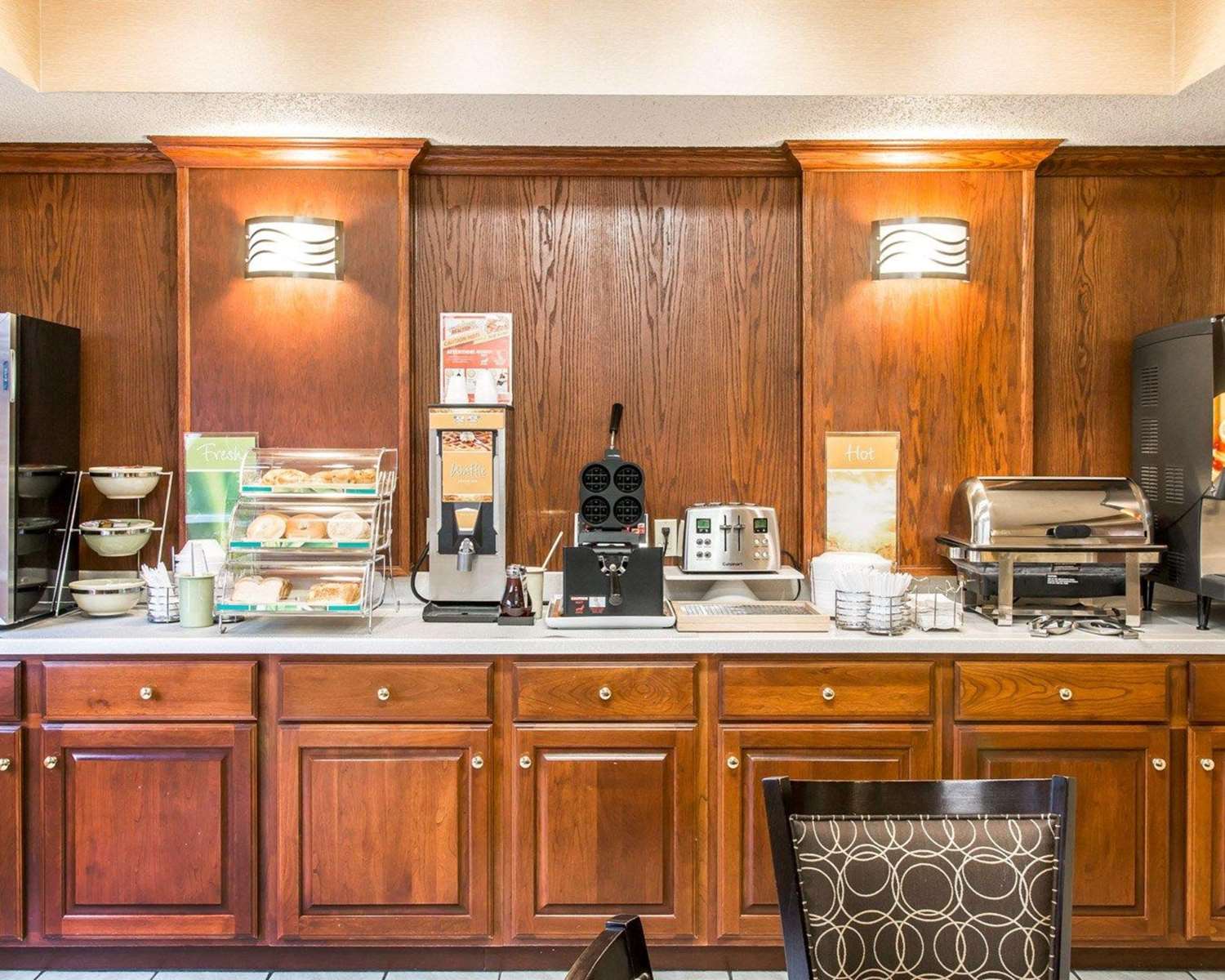 Quality Inn and Suites Niles 19/27