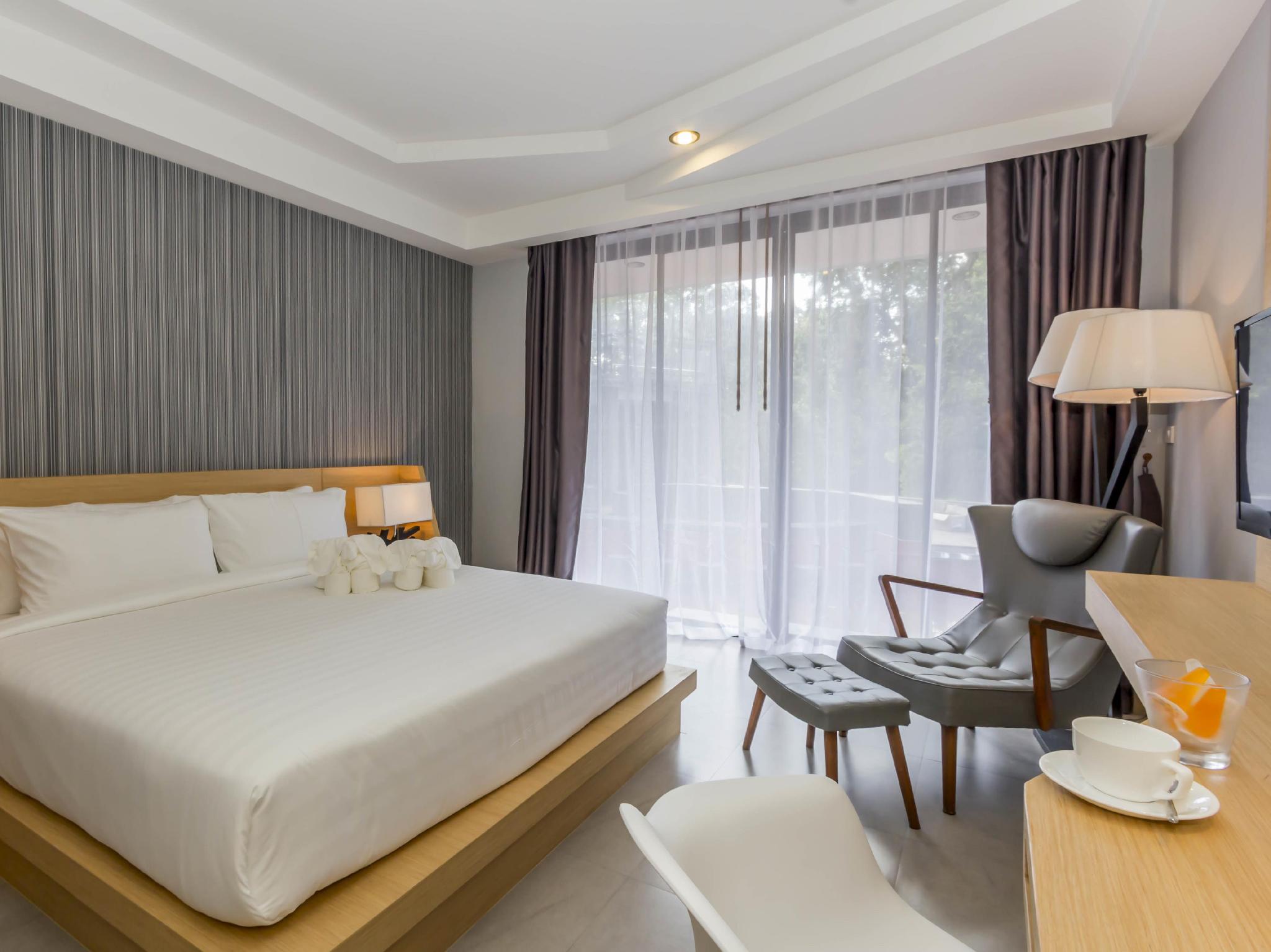 Room, Double Bed, Pool Access